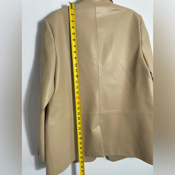 NWT BCBGMaxAzria Tan Latte Faux Leather Heavy Oversized Blazer Jacket - Picture 11 of 16